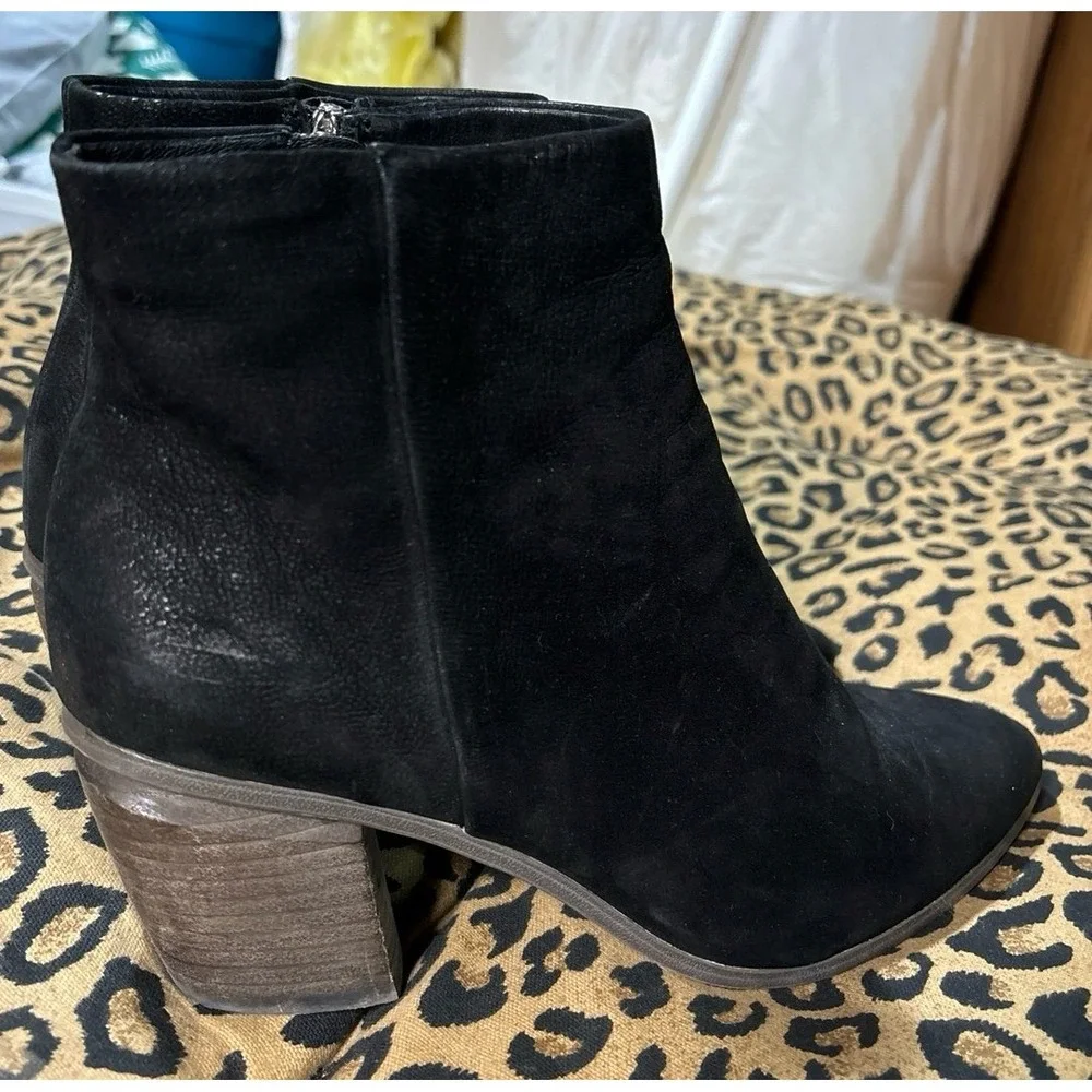 Vince Camuto Grasem Black Soft‎ Grain Suede Chunk Heel Booties, 9.5